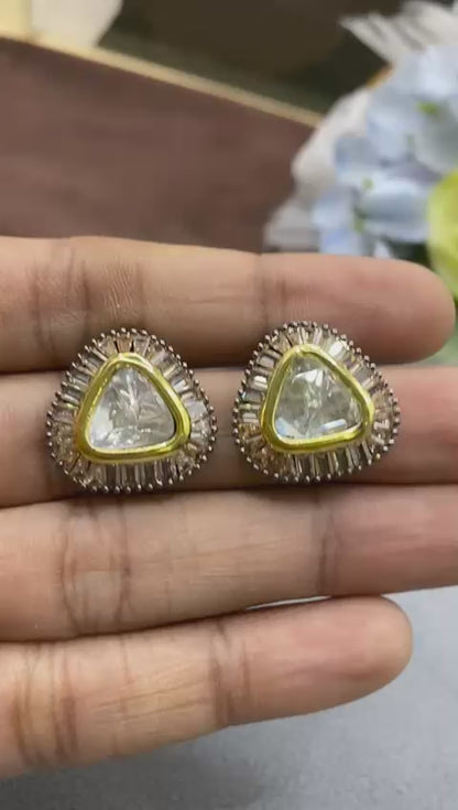 Royal glow studs❤️