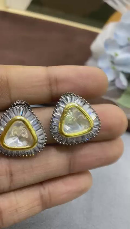 Royal glow studs❤️